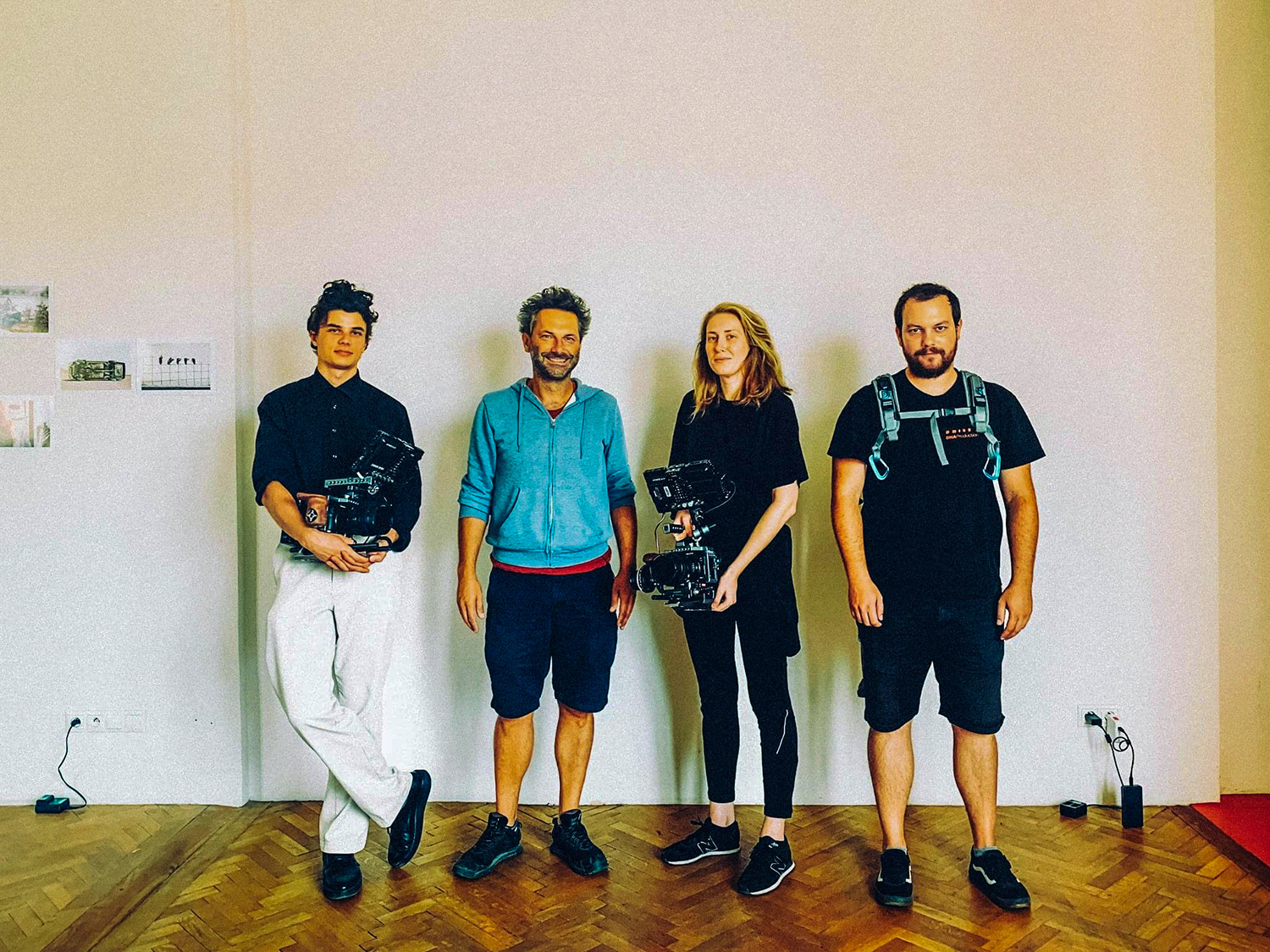 Martin Kollár (druhý zľava) a tím projektu počas natáčania relácie, Foto: Soňa Maletz